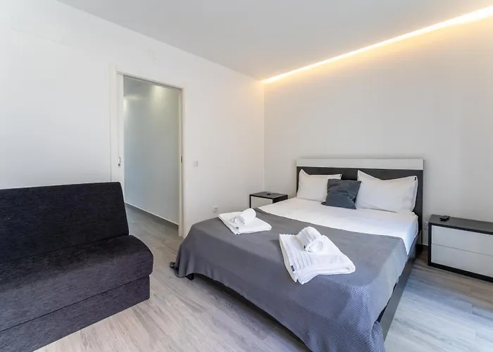 T1 Avenida Vieira Guimaraes * נאזרה