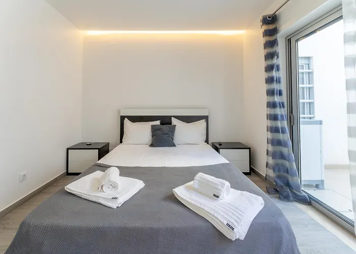 דירה T1 Avenida Vieira Guimaraes נאזרה