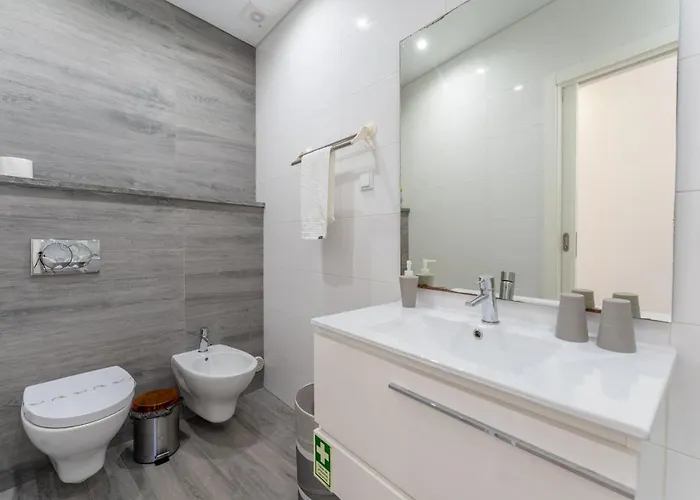 T1 Avenida Vieira Guimaraes דירה נאזרה